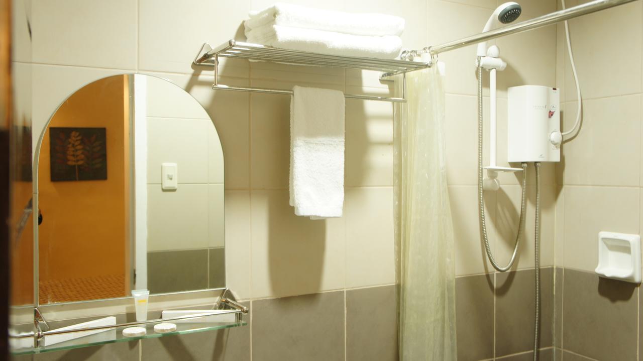 Urbantel Hotel Лусена Екстер'єр фото