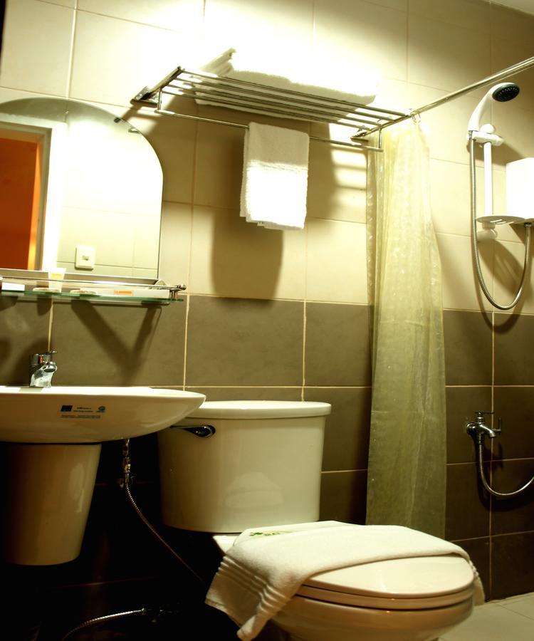 Urbantel Hotel Лусена Екстер'єр фото